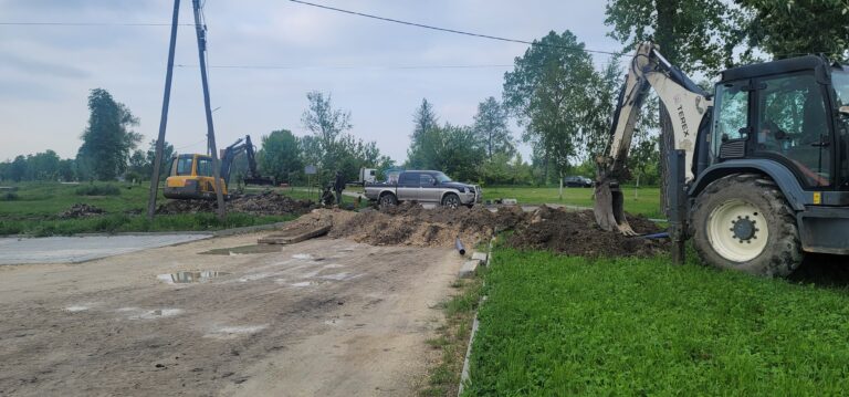 Wykop pod przyłącze - koparko-ładowarka Wodmix